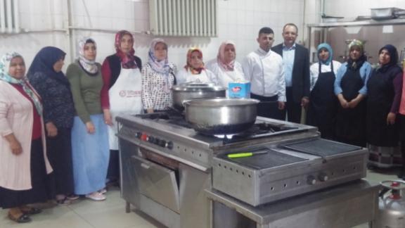 İlçemiz Halk Eğitim Merkezinde Aşçı Yardımcısı Kursu Açılmıştır.